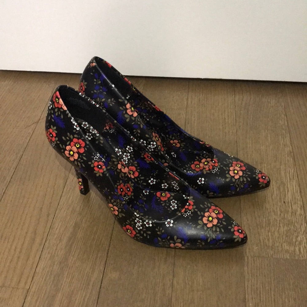 NINE WEST Floral print Garisono Pointed Toe Heels